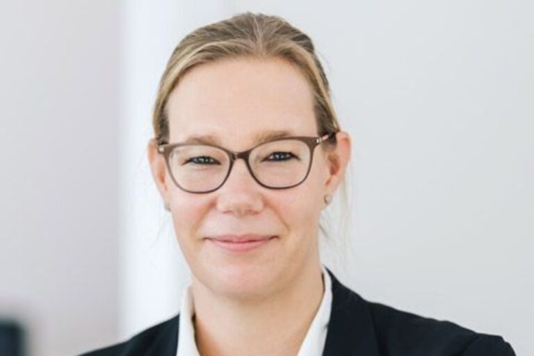 dorit_large_Sv5E78YSVn-Mobile