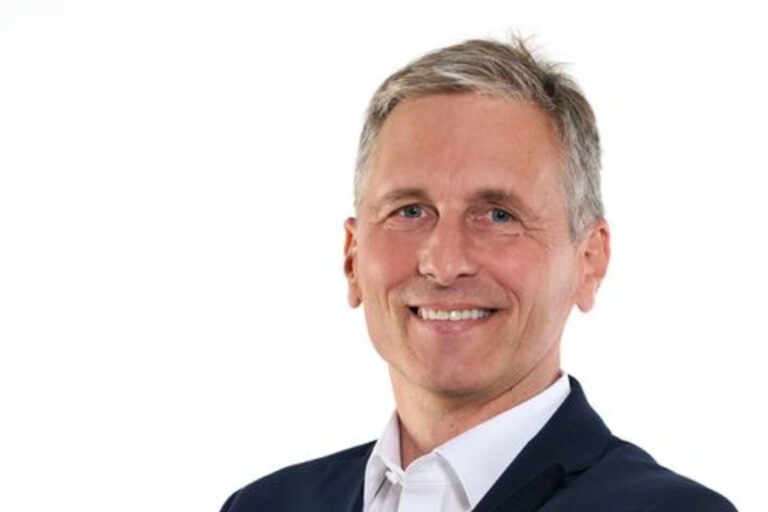 elferich_large_47HNUTOKEP-Mobile