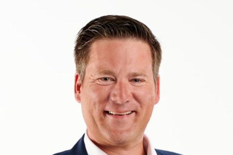 kreyenko-tter-quadrat_large_I9GwNPddCS-Mobile